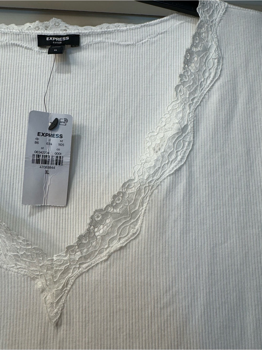NWT Express White Lace-Trim V-Neck Short Sleeve Top - Picture 3 of 5
